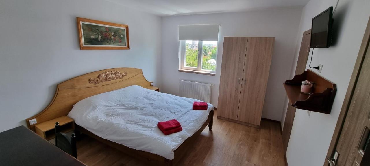 Veronica Studio Piatra Neamt Luaran gambar