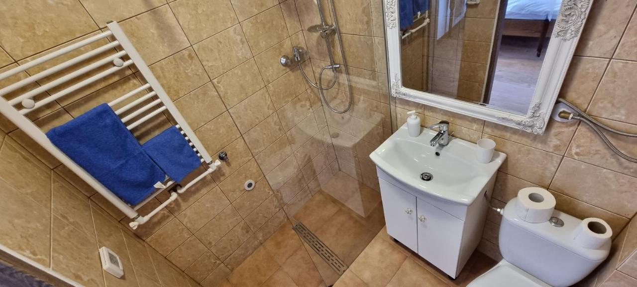 Veronica Studio Piatra Neamt Luaran gambar